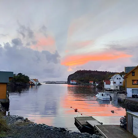 Charming At The Edge Of The Sea * Vinnes (Austevoll)