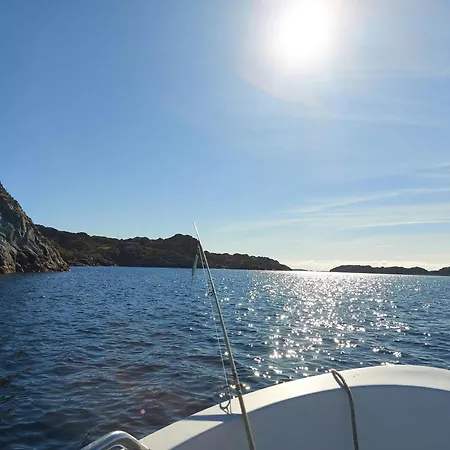 Charming At The Edge Of The Sea Vinnes (Austevoll)