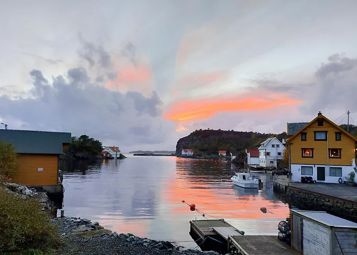 Charming At The Edge Of The Sea * Vinnes (Austevoll)