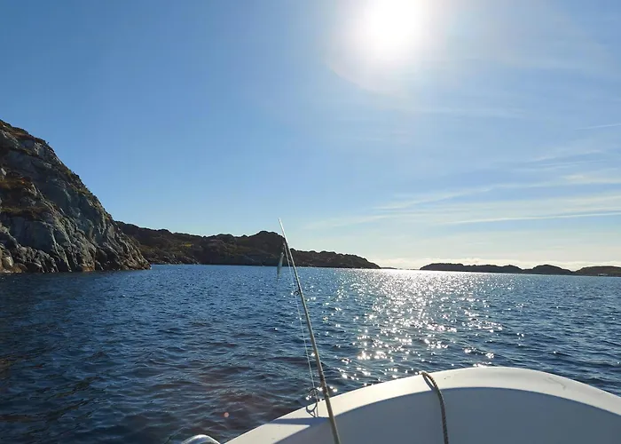 Charming At The Edge Of The Sea Vinnes (Austevoll)